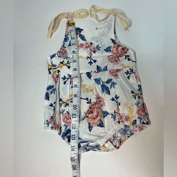 Baby Girl Floral Romper Jumpsuit with Ties and Snaps Size 3 - 6 M.  New! - Picture 6 of 9